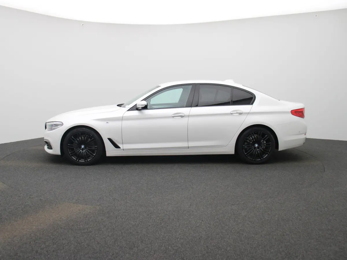 520i High Executive | ACHTERUITRIJCAMERA | APPLE CARPLAY - ANDROID AUTO | STOELVERWARMING | SFEERVERLICHTING | LEDER | MEMORY | CRUISE CONTROL | CLIMATE CONTROL |