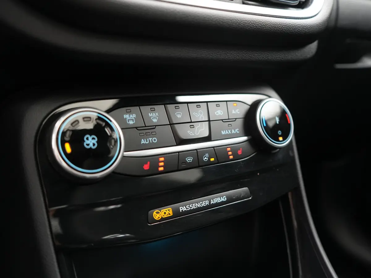 1.0 EcoBoost ST-Line X 155pk Dealer O.H | Trekhaak Afn. | Panodak | Adaptive Cruise | Bang & Olufsen | Camera | Sportstoelen & Stuur Verwarmd | Keyless | Virtual | Navigatie | DAB | 17"L.M |