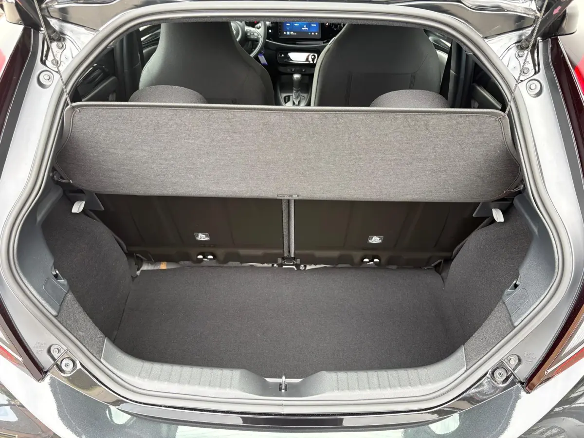 Hybrid 116PK Automaat Nieuw uit voorraad! Camera/ Adapt. Cruise/ Carplay- Android auto