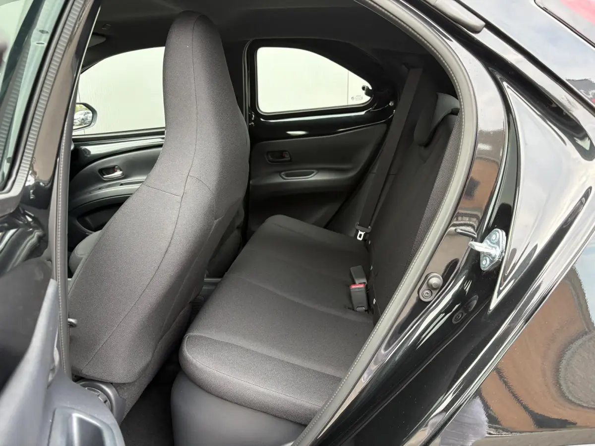 Hybrid 116PK Automaat Nieuw uit voorraad! Camera/ Adapt. Cruise/ Carplay- Android auto
