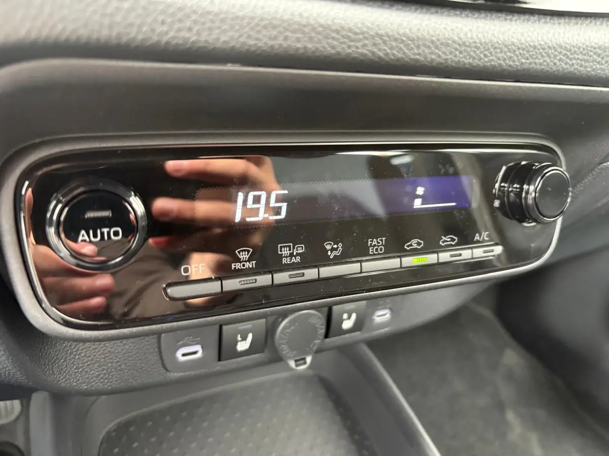 Hybrid 116PK Automaat Nieuw uit voorraad! Camera/ Adapt. Cruise/ Carplay- Android auto