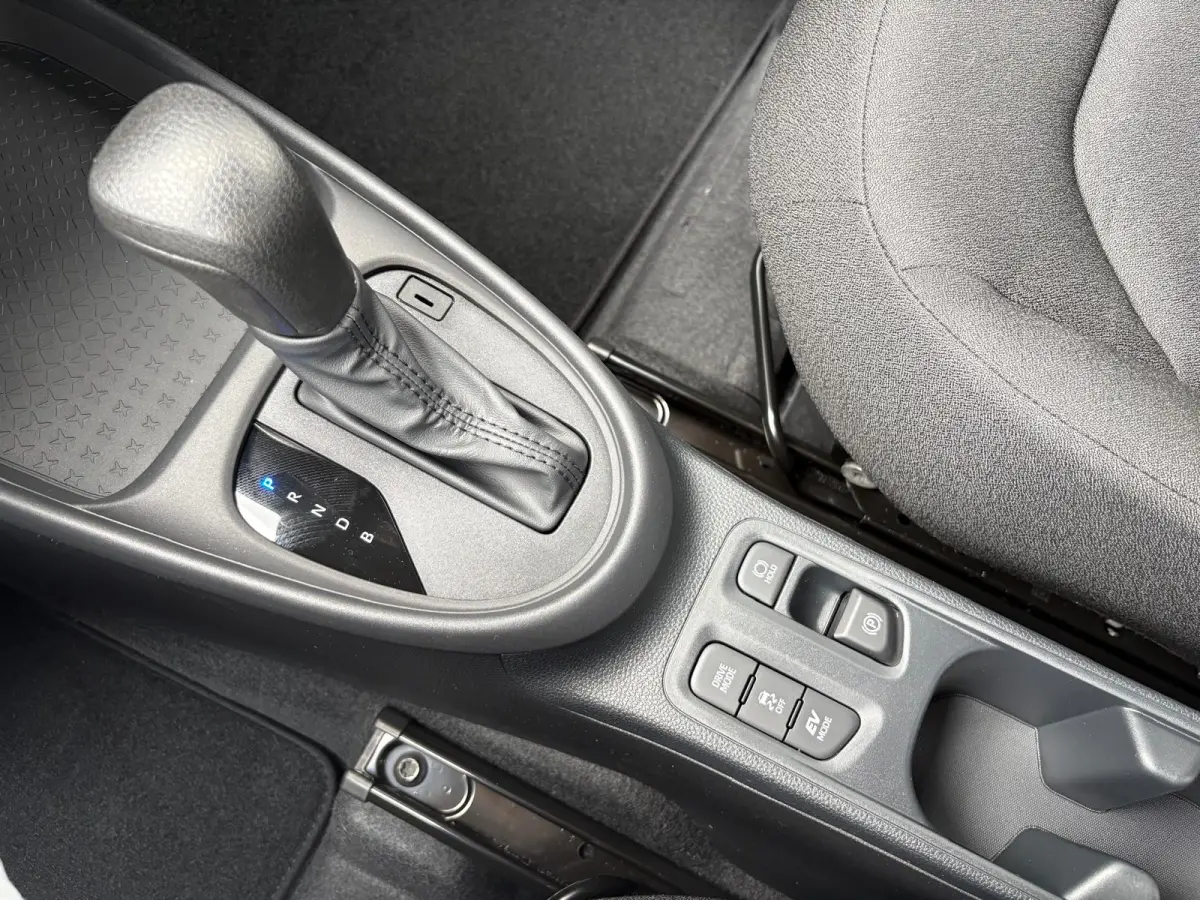 Hybrid 116PK Automaat Nieuw uit voorraad! Camera/ Adapt. Cruise/ Carplay- Android auto