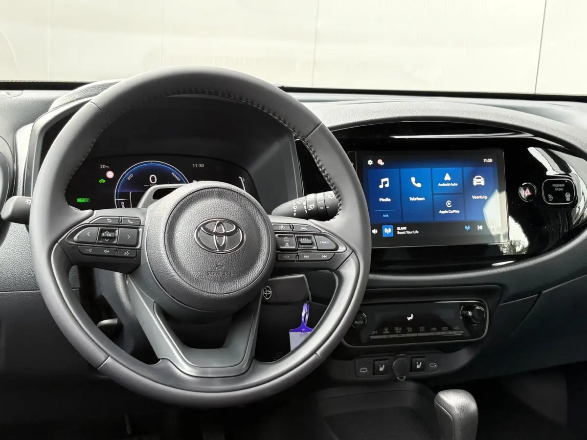 Hybrid 116PK Automaat Nieuw uit voorraad! Camera/ Adapt. Cruise/ Carplay- Android auto