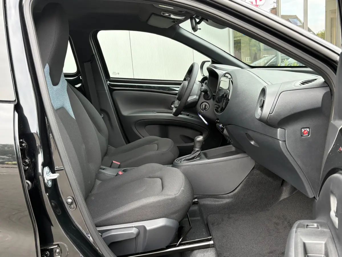 Hybrid 116PK Automaat Nieuw uit voorraad! Camera/ Adapt. Cruise/ Carplay- Android auto
