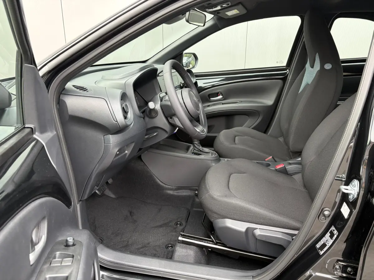 Hybrid 116PK Active Automaat Nieuw uit voorraad! Camera/ Adapt. Cruise/ Carplay- Android auto