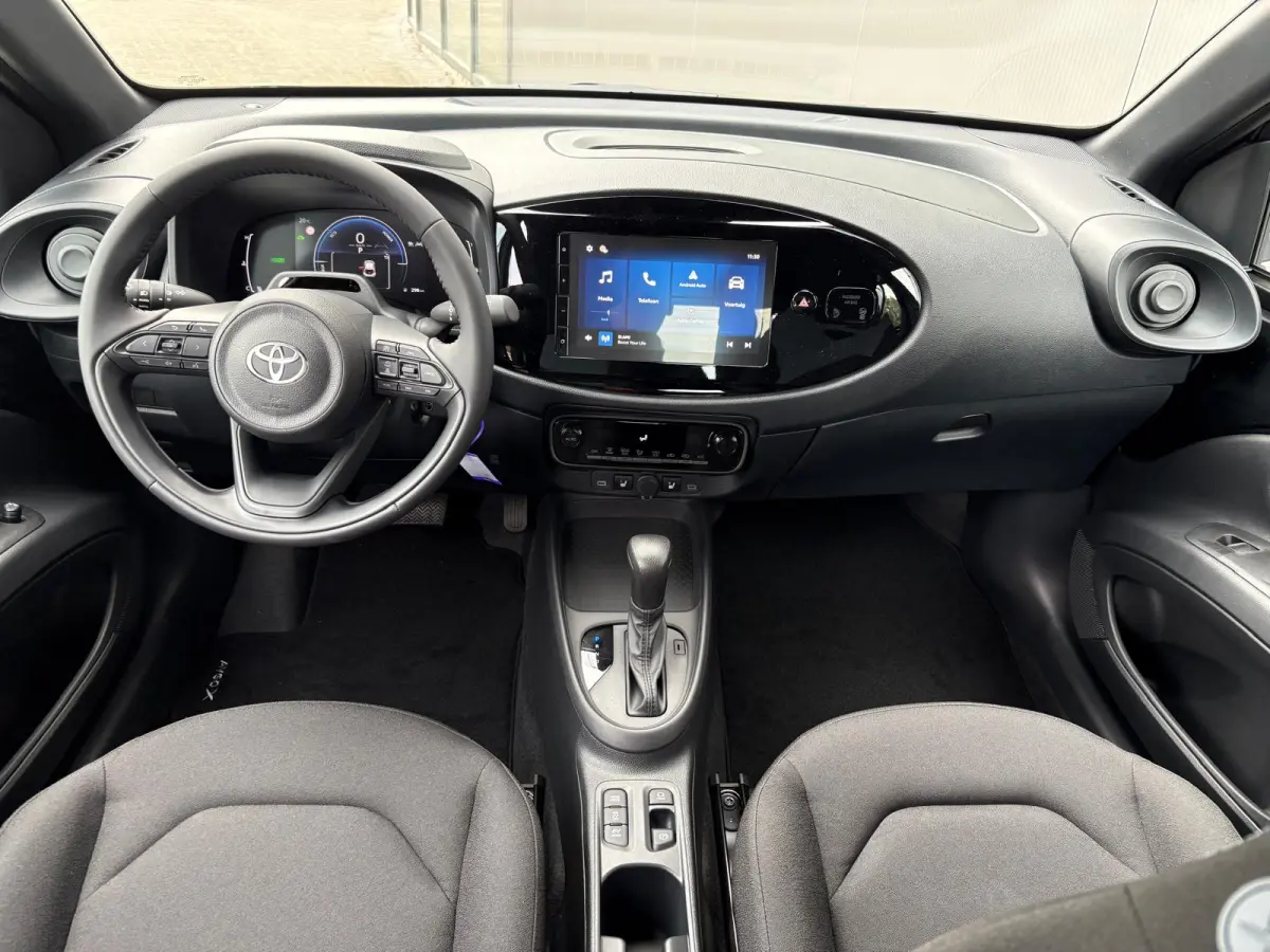 Hybrid 116PK Active Automaat Nieuw uit voorraad! Camera/ Adapt. Cruise/ Carplay- Android auto