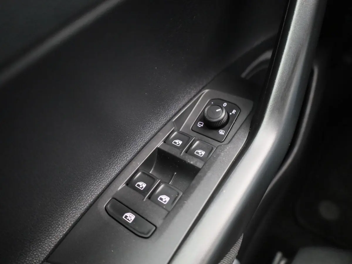 1.0 TSI Life Business 95 PK | Navigatie | Parkeersensoren | Stoelverwarming | Adaptive Cruise Control | Apple Carplay | Android Auto | Digital Cockpit | Climate Control |