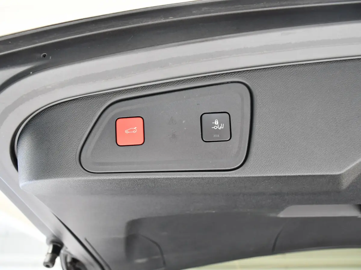 1.6 HYbrid 225 GT | SOH 88.5%  | Alcantara | Stoelverwarming | Elektrisch bedienbare achterklep | Navigatie | Keyless Entry + Start