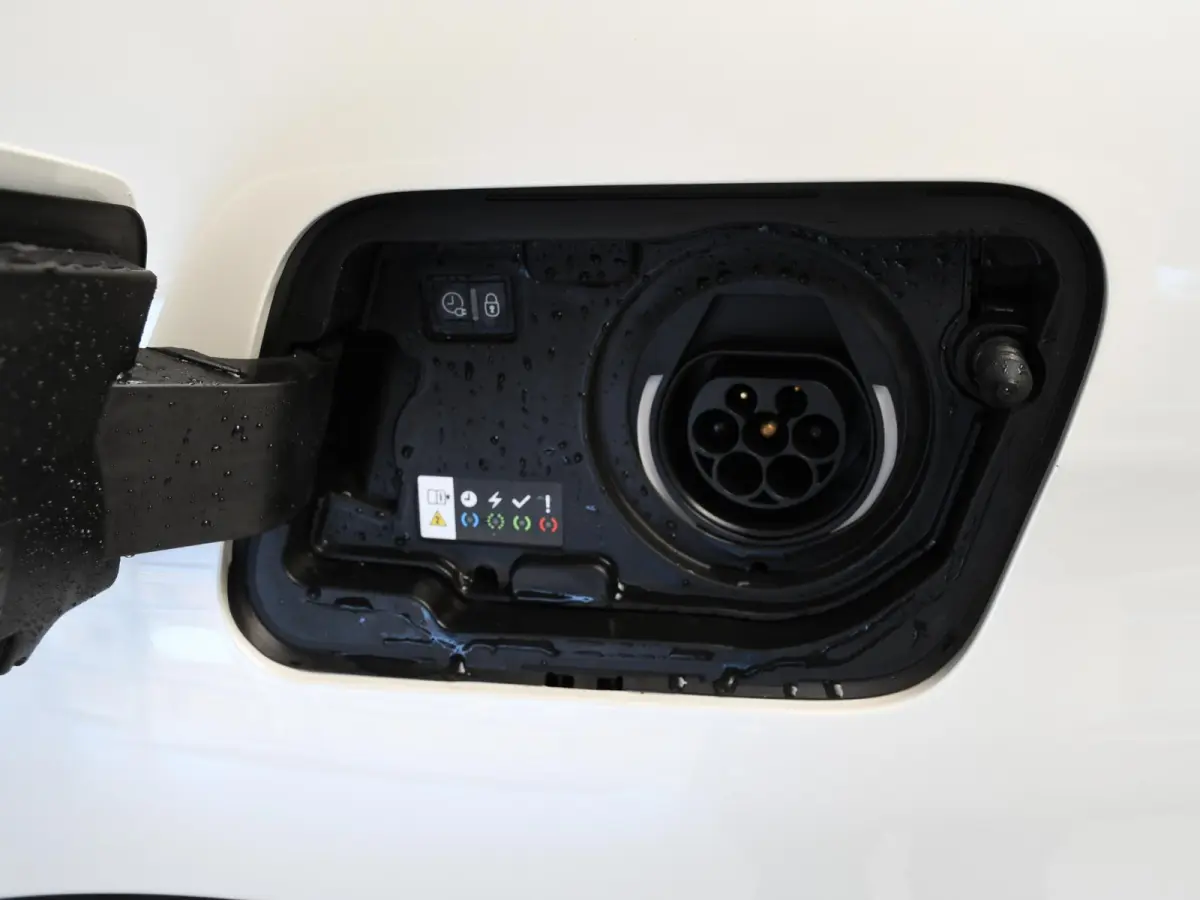 1.6 HYbrid 225 GT | SOH 88.5%  | Alcantara | Stoelverwarming | Elektrisch bedienbare achterklep | Navigatie | Keyless Entry + Start