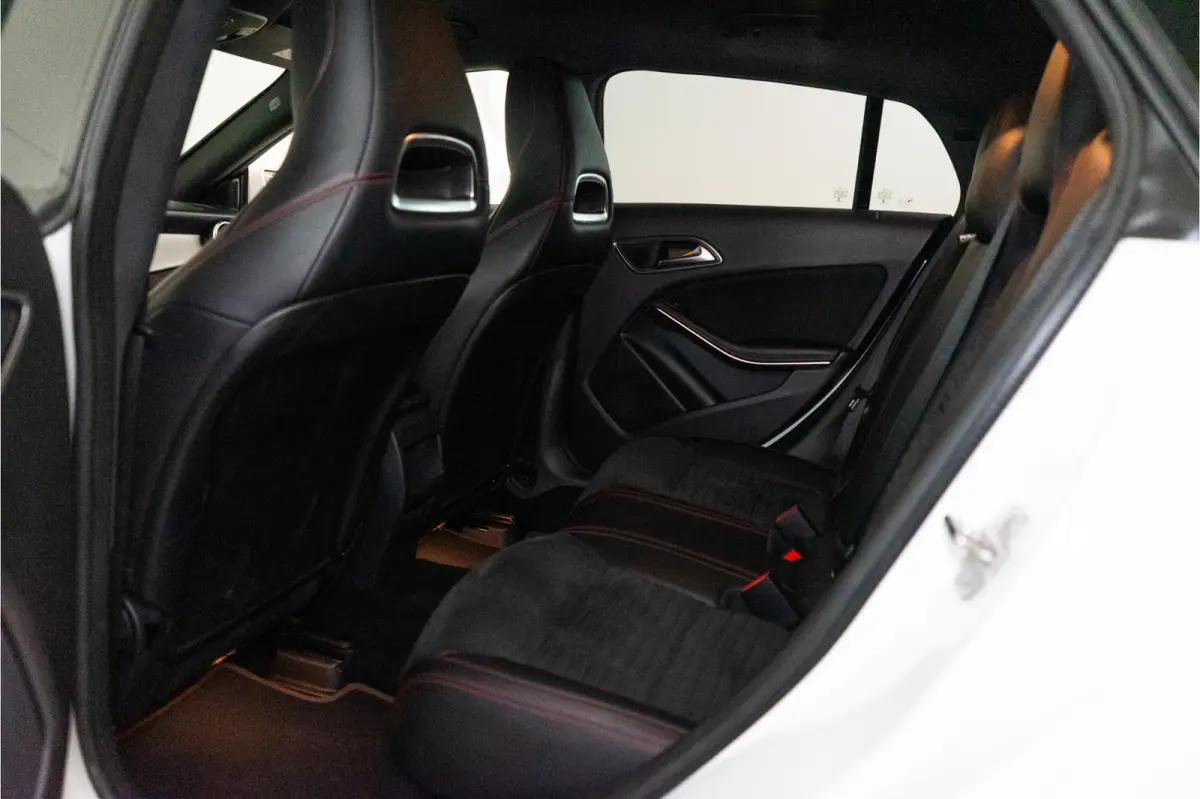 180 AMG 123PK | LED | Stoelverw. | Camera | Park Assist | Garantie