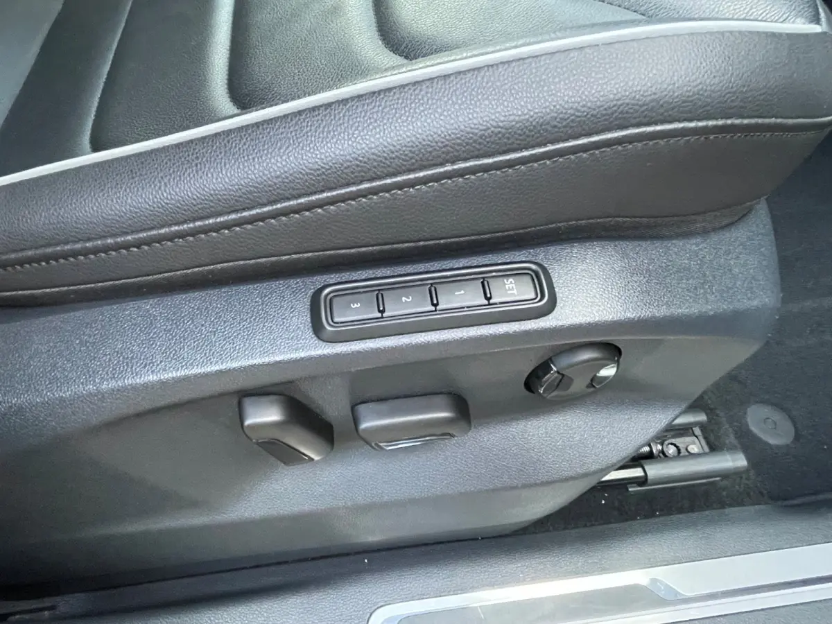 1.4 TSI eHybrid Elegance - Trekhaak - Pano - 360gr - Dodehoekassistent etc etc.