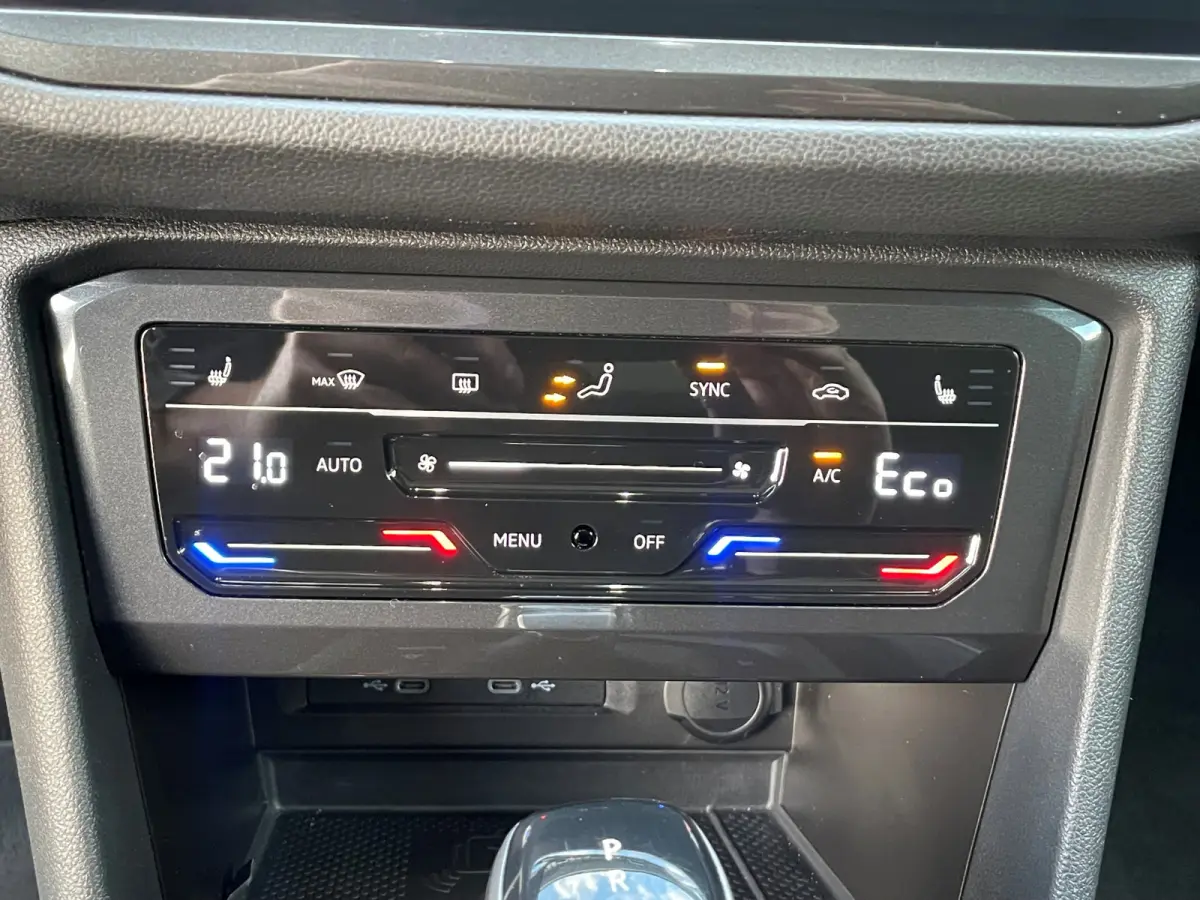 1.4 TSI eHybrid Elegance - Trekhaak - Pano - 360gr - Dodehoekassistent etc etc.
