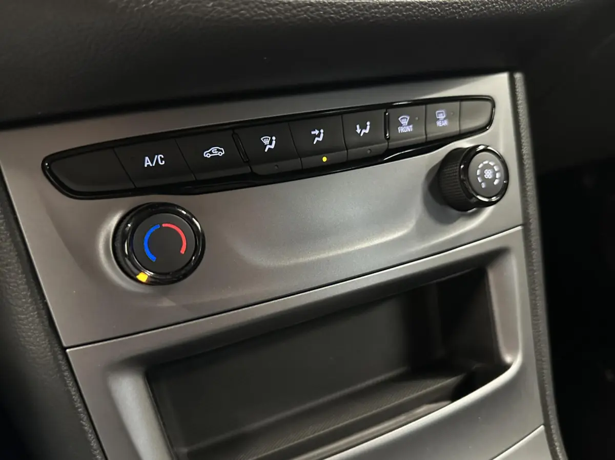 1.2 Edition LM CARPLAY CRUISE LED.