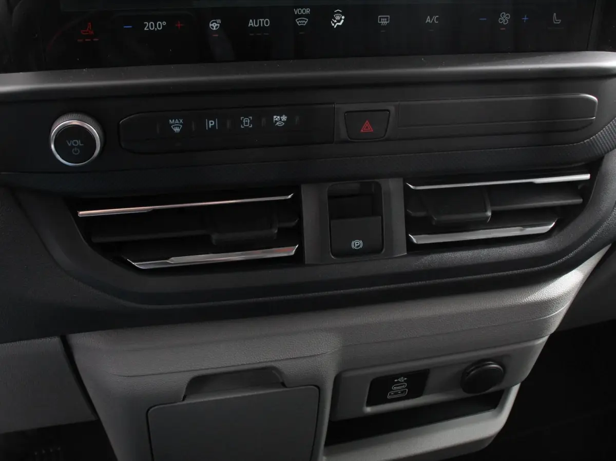 340 2.5 Automaat PHEV L2H1 Limited 9 PERS Navigatie Apple CarPlay Android Auto Camera Parkeerhulp Adaptive Cruise Control Dodehoekdetectie Stoel- en stuurverwarming Full Led Climate Control 