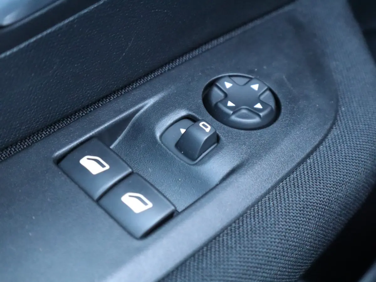 1.2 PureTech Blue Lease Active I 1ste eig. I Airco I BTW-auto I Navi I Carplay I PDC I Cruiscontrol I Dealeronderhouden I