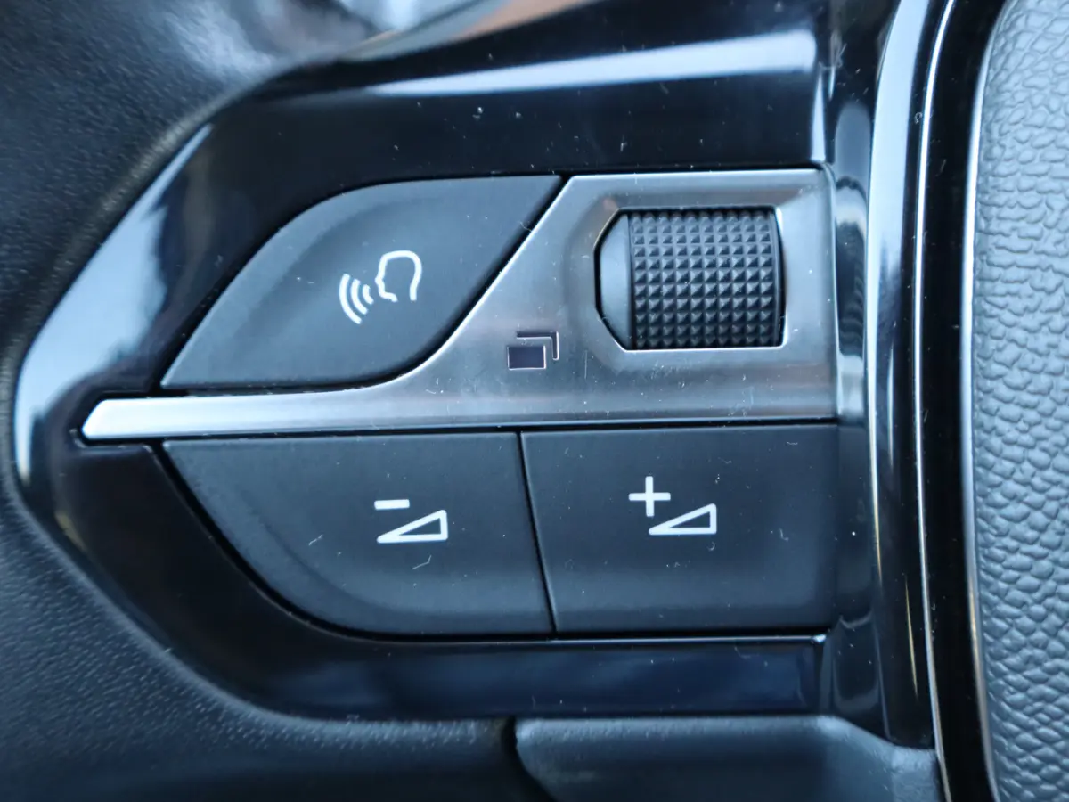 1.2 PureTech Blue Lease Active I 1ste eig. I Airco I BTW-auto I Navi I Carplay I PDC I Cruiscontrol I Dealeronderhouden I