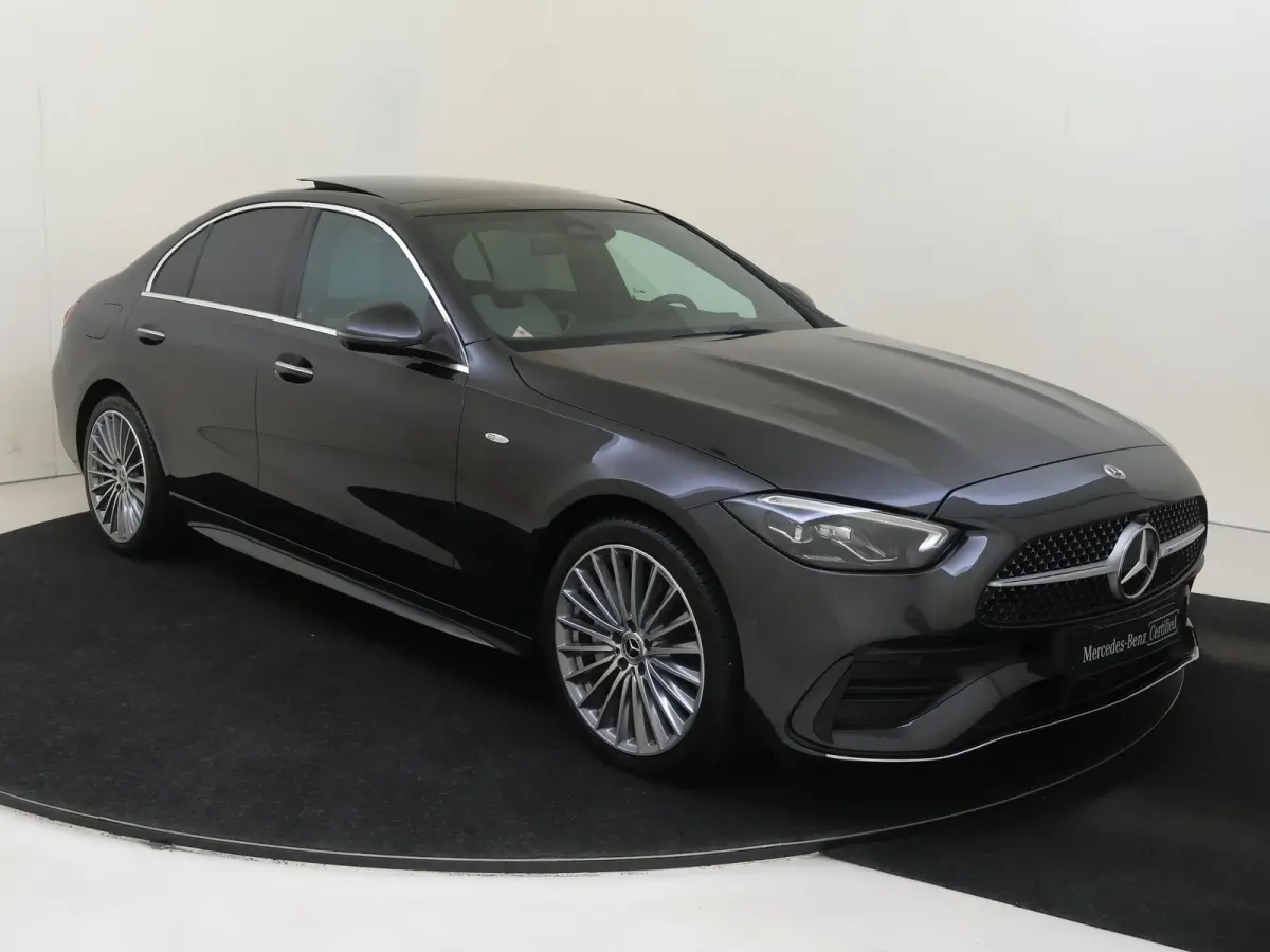 300 e Business Solution AMG Panoramadak / Memory Seats / 360 Camera / Multispaak / Stoelverwarming / Privacy Glass /