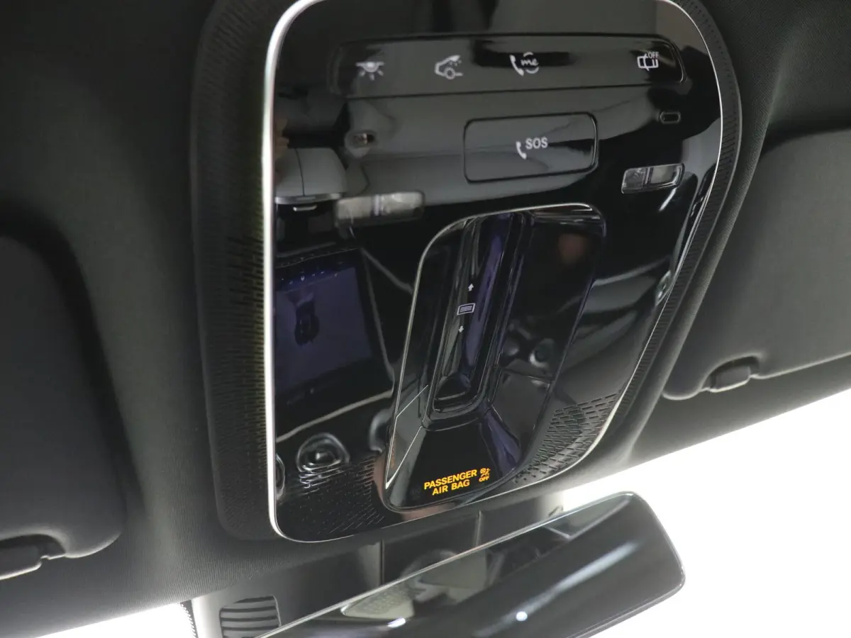 300 e Business Solution AMG Panoramadak / Memory Seats / 360 Camera / Multispaak / Stoelverwarming / Privacy Glass /