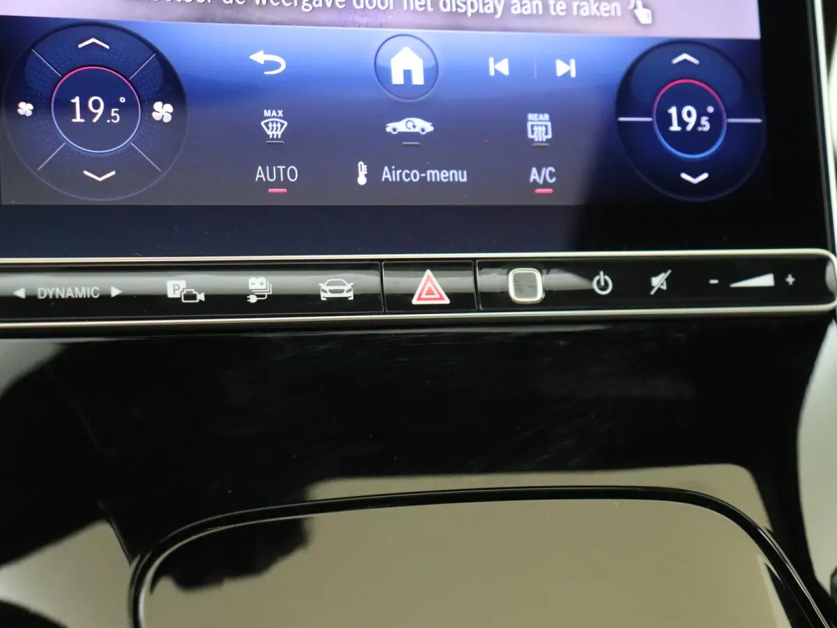 300 e Business Solution AMG Panoramadak / Memory Seats / 360 Camera / Multispaak / Stoelverwarming / Privacy Glass /