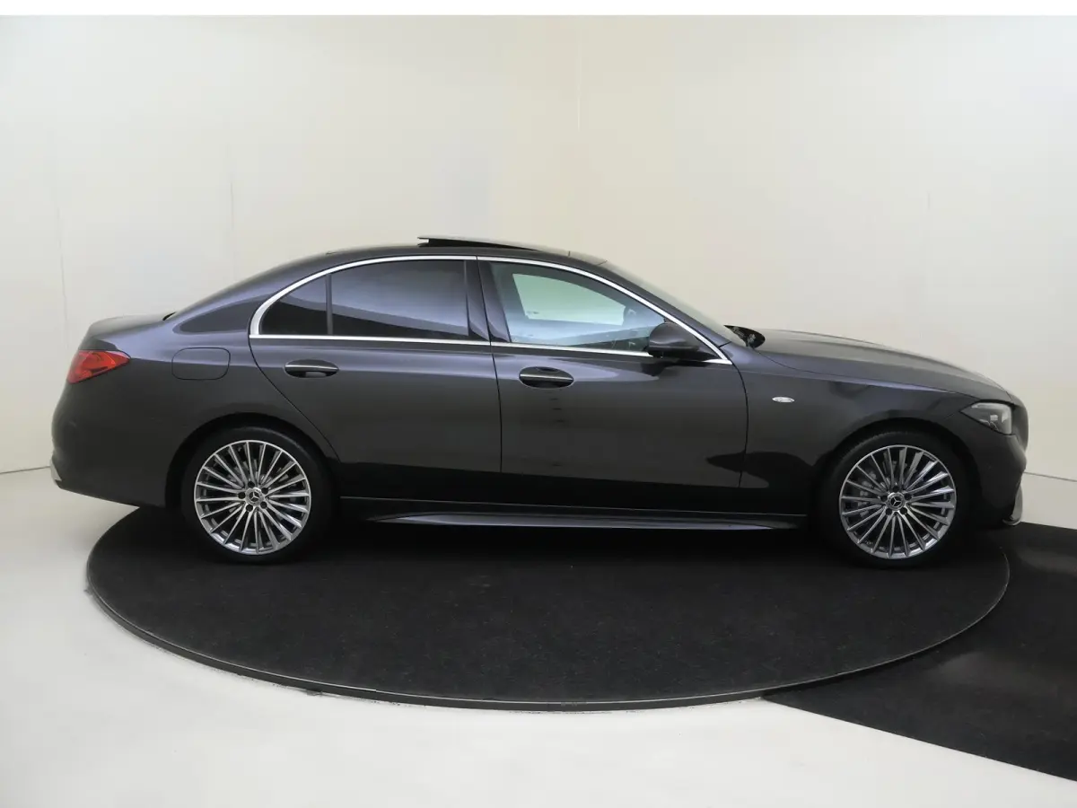 300 e Business Solution AMG Panoramadak / Memory Seats / 360 Camera / Multispaak / Stoelverwarming / Privacy Glass /