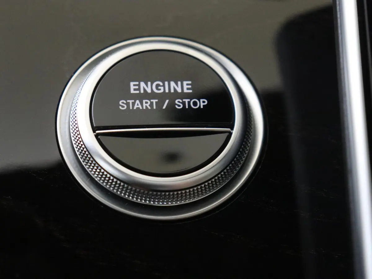 300 e Business Solution AMG Panoramadak / Memory Seats / 360 Camera / Multispaak / Stoelverwarming / Privacy Glass /