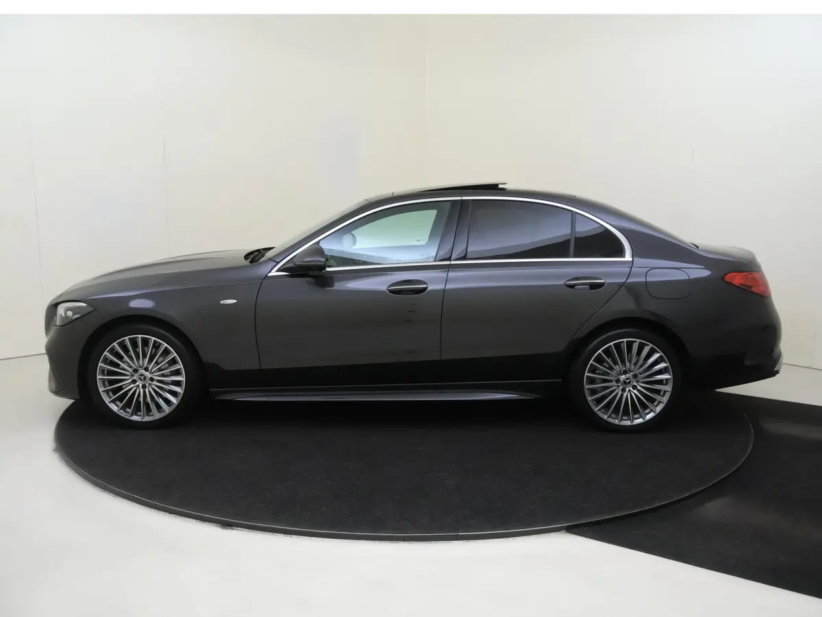 300 e Business Solution AMG Panoramadak / Memory Seats / 360 Camera / Multispaak / Stoelverwarming / Privacy Glass /