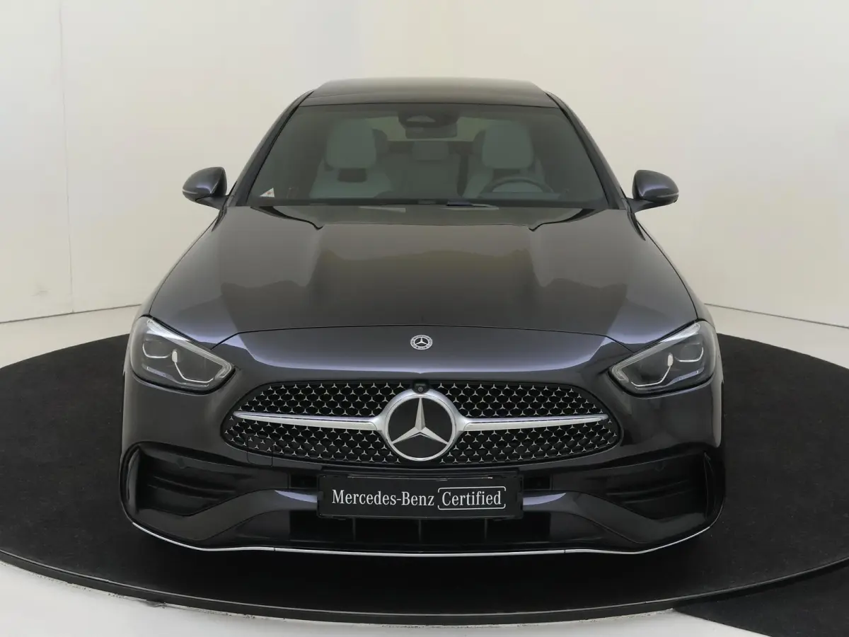 300 e Business Solution AMG Panoramadak / Memory Seats / 360 Camera / Multispaak / Stoelverwarming / Privacy Glass /