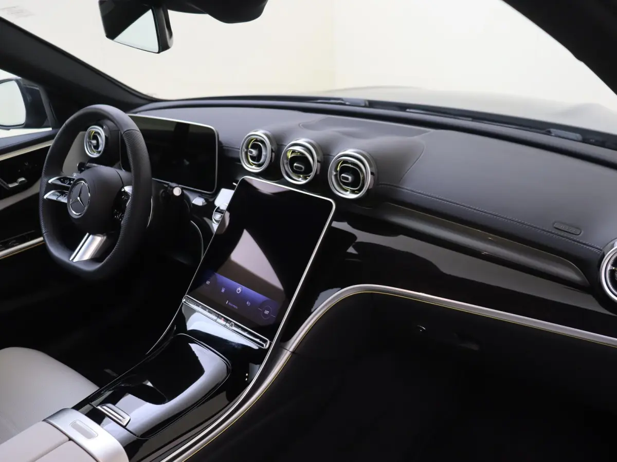 300 e Business Solution AMG Panoramadak / Memory Seats / 360 Camera / Multispaak / Stoelverwarming / Privacy Glass /