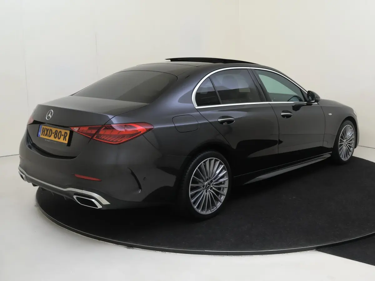 300 e Business Solution AMG Panoramadak / Memory Seats / 360 Camera / Multispaak / Stoelverwarming / Privacy Glass /