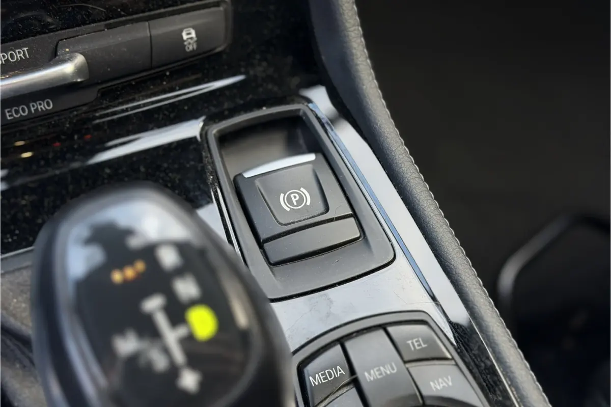 220d Sportline | Trekhaak | Harman Kardon | Sportstoel |