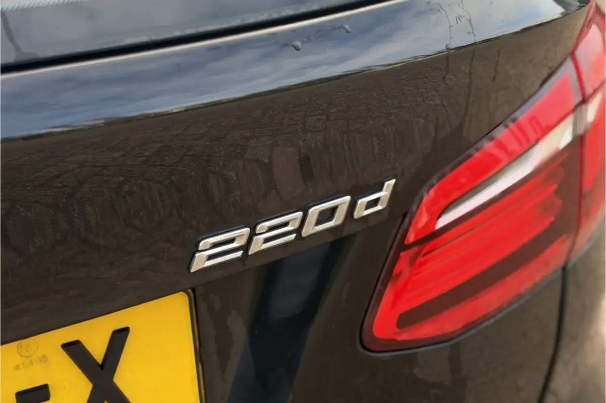 220d Sportline | Trekhaak | Harman Kardon | Sportstoel |