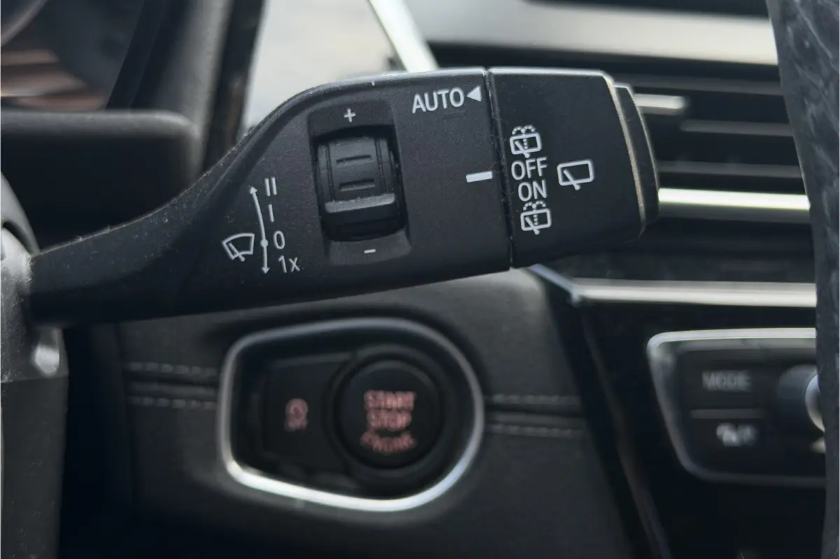 220d Sportline | Trekhaak | Harman Kardon | Sportstoel |