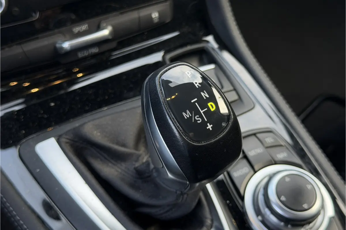 220d Sportline | Trekhaak | Harman Kardon | Sportstoel |