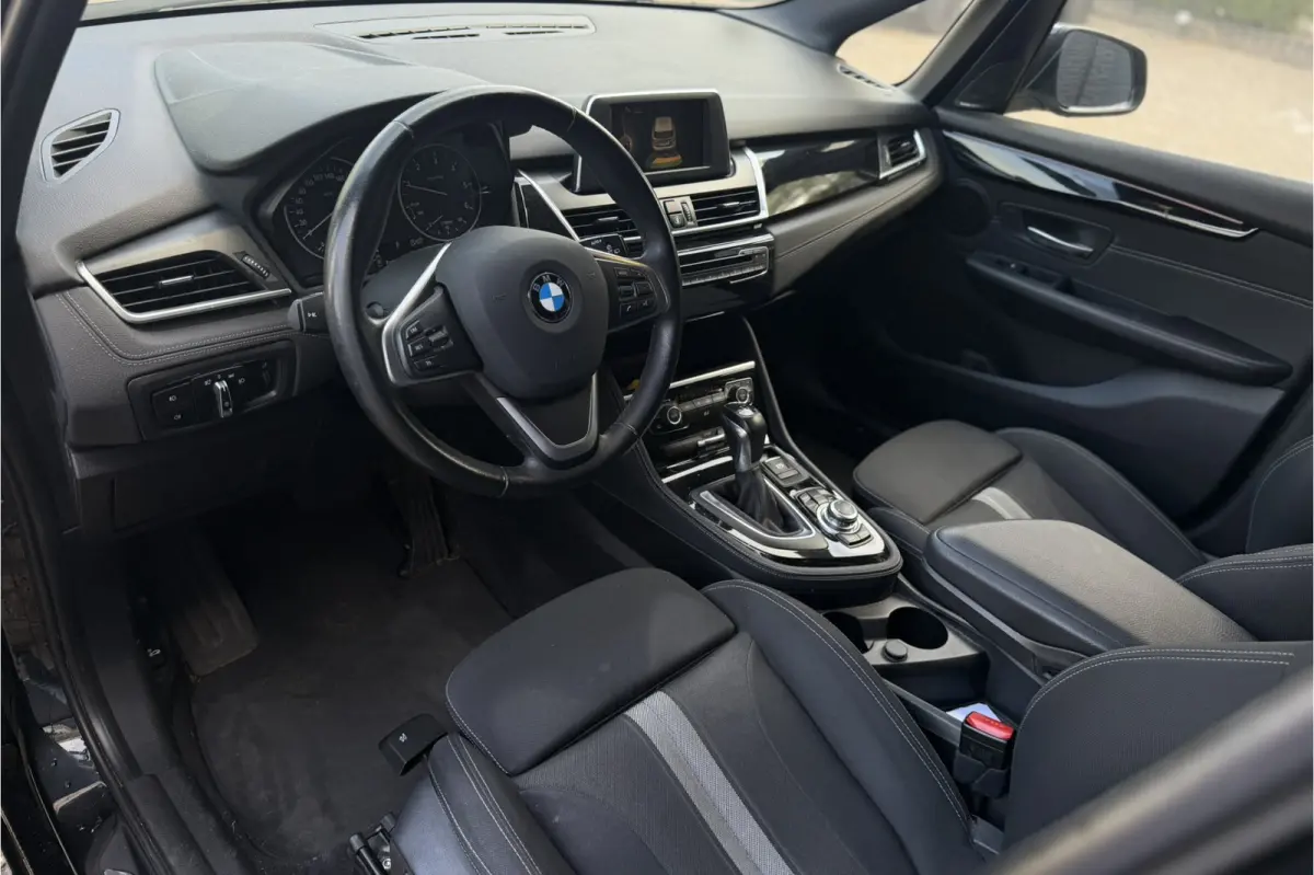 220d Sportline | Trekhaak | Harman Kardon | Sportstoel |