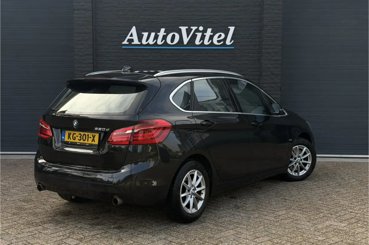 220d Sportline | Trekhaak | Harman Kardon | Sportstoel |