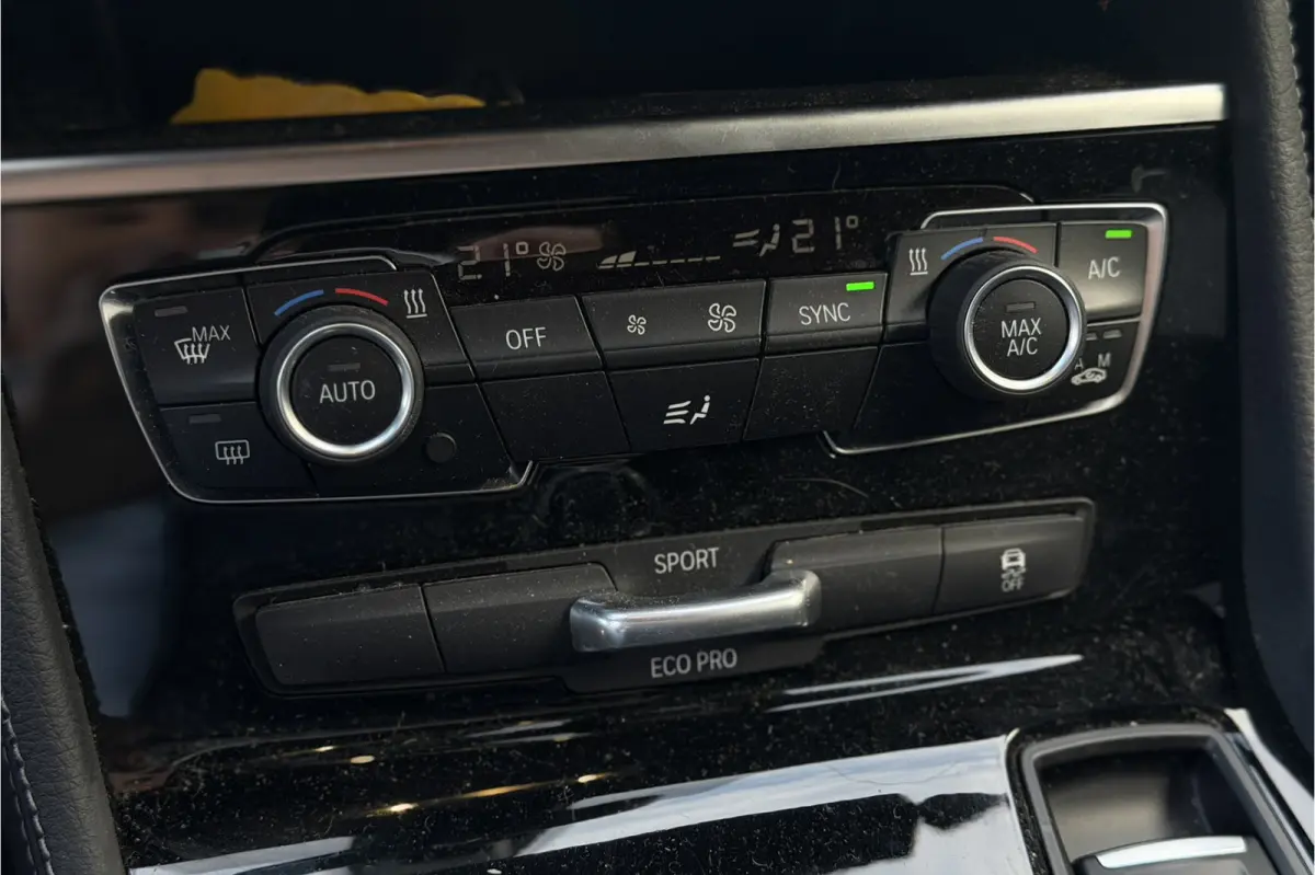220d Sportline | Trekhaak | Harman Kardon | Sportstoel |