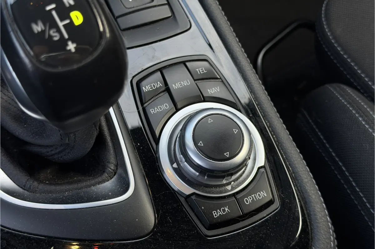 220d Sportline | Trekhaak | Harman Kardon | Sportstoel |