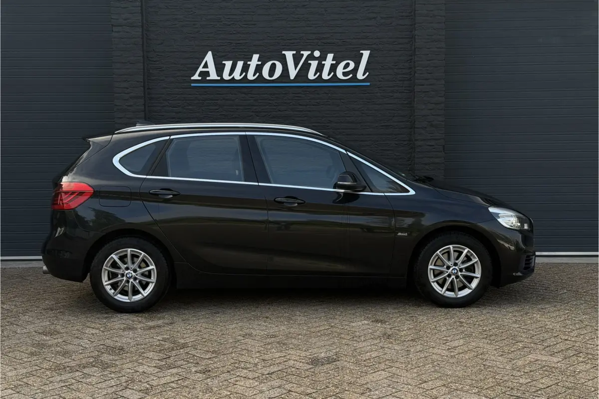 220d Sportline | Trekhaak | Harman Kardon | Sportstoel |
