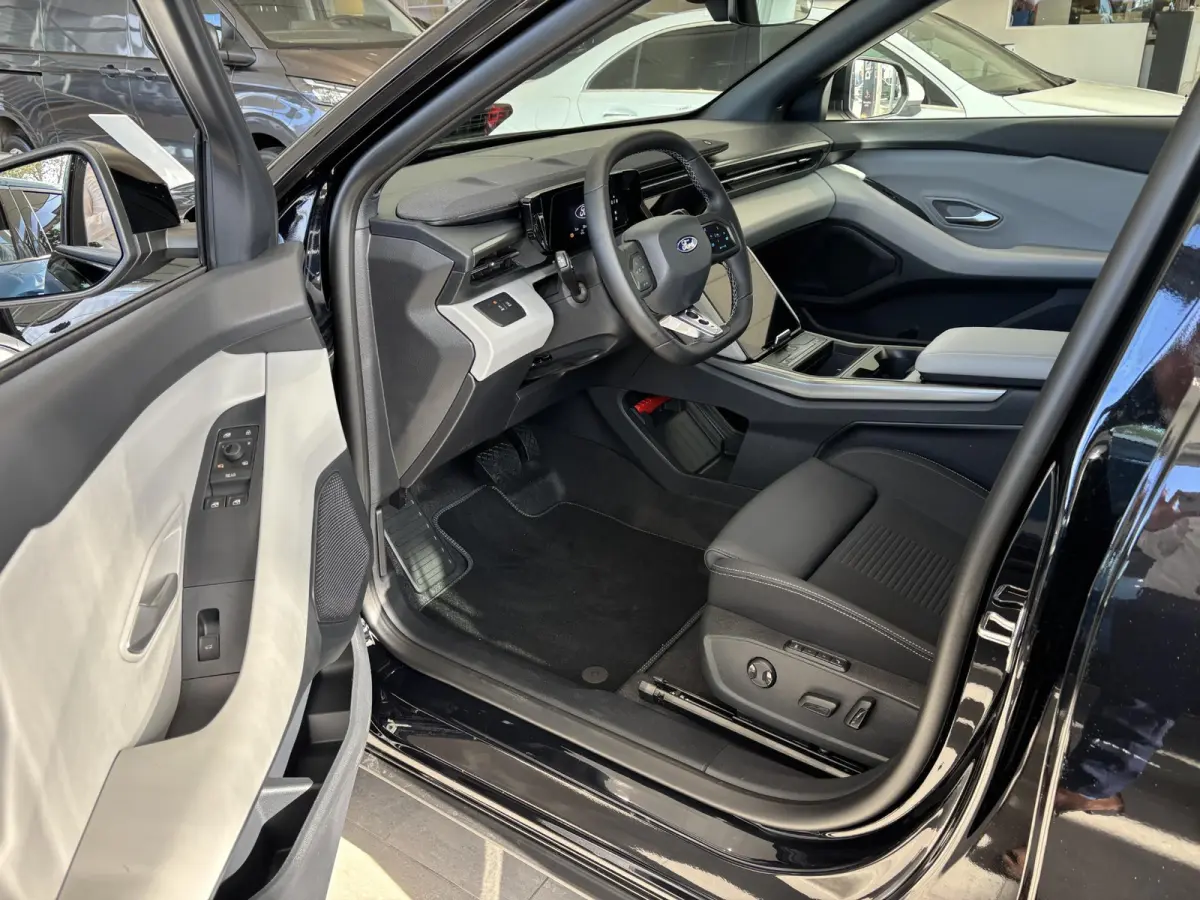 Select Extended Range RWD 79 kWh | Adaptive Cruise | Elek. AGR stoelen met memory | Dodehoekdetectie | Stoel/stuurverwarming | Elek. klep | Massagestoelen