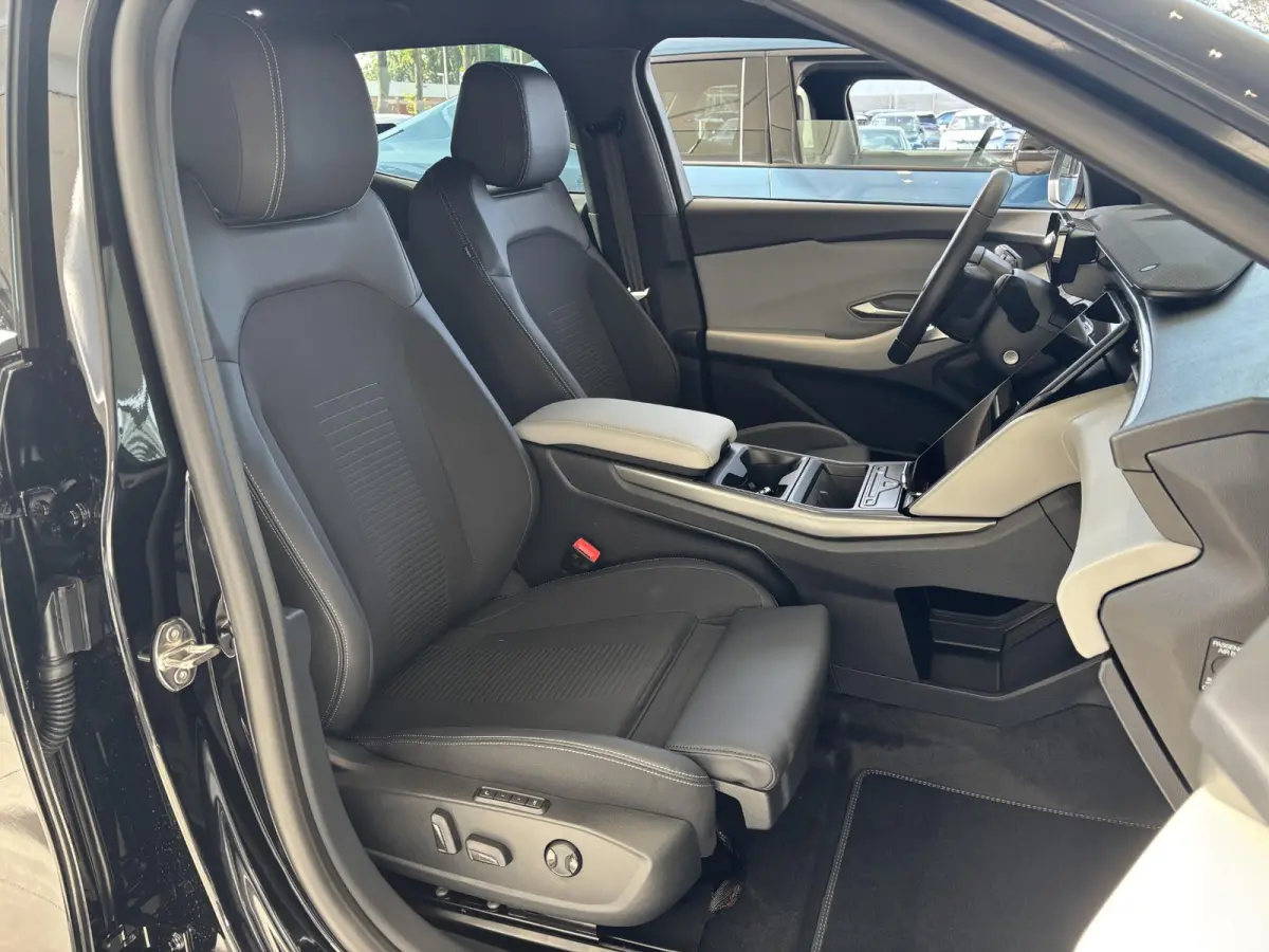 Select Extended Range RWD 79 kWh | Adaptive Cruise | Elek. AGR stoelen met memory | Dodehoekdetectie | Stoel/stuurverwarming | Elek. klep | Massagestoelen