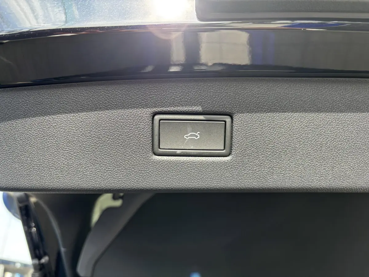 Select Extended Range RWD 79 kWh | Adaptive Cruise | Elek. AGR stoelen met memory | Dodehoekdetectie | Stoel/stuurverwarming | Elek. klep | Massagestoelen