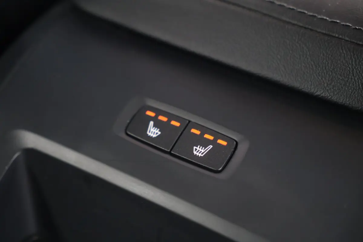T6 Recharge AWD Ultimate Bright | Stoelverwarming | Trekhaak | Parkeercamera | HUD | Leder | H/K | BLIS | Pilot Assist | keyles