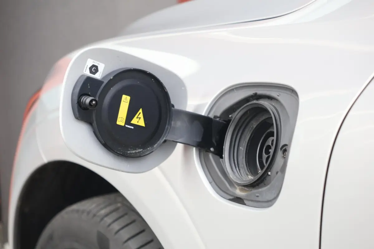 T6 Recharge AWD Ultimate Bright | Stoelverwarming | Trekhaak | Parkeercamera | HUD | Leder | H/K | BLIS | Pilot Assist | keyles
