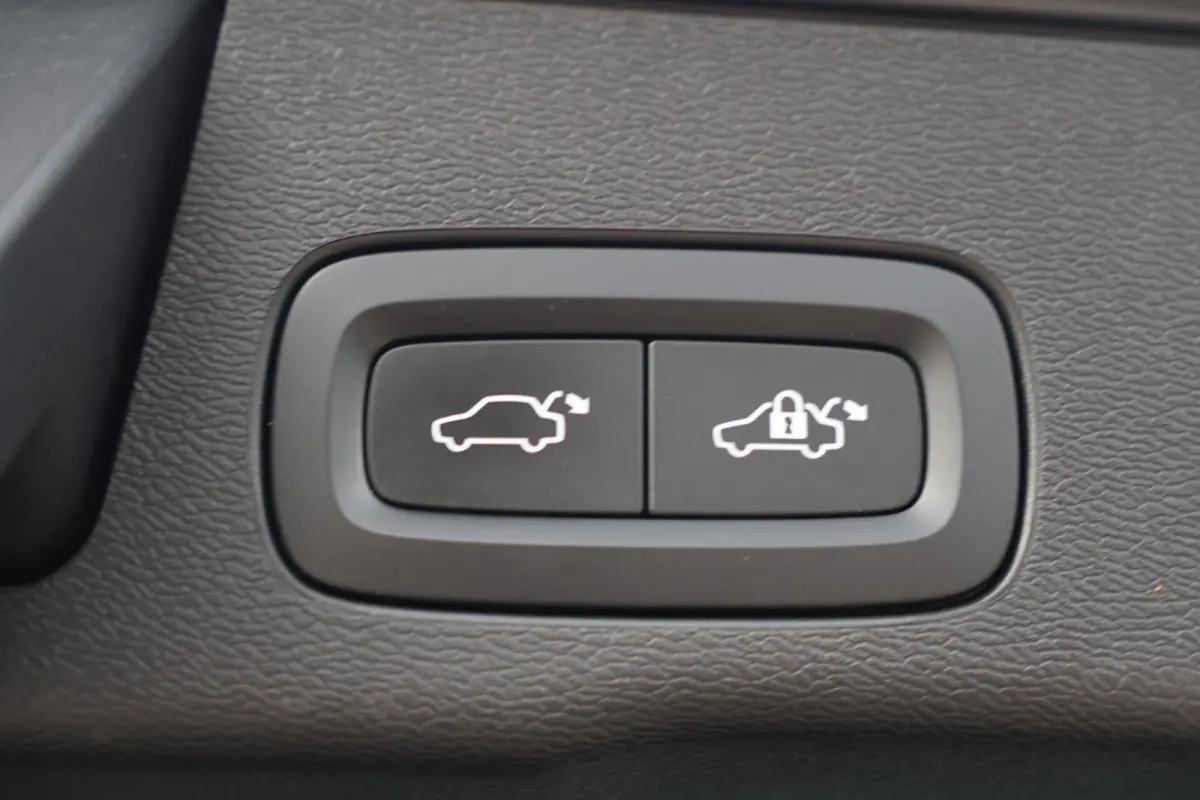 T6 Recharge AWD Ultimate Bright | Stoelverwarming | Trekhaak | Parkeercamera | HUD | Leder | H/K | BLIS | Pilot Assist | keyles