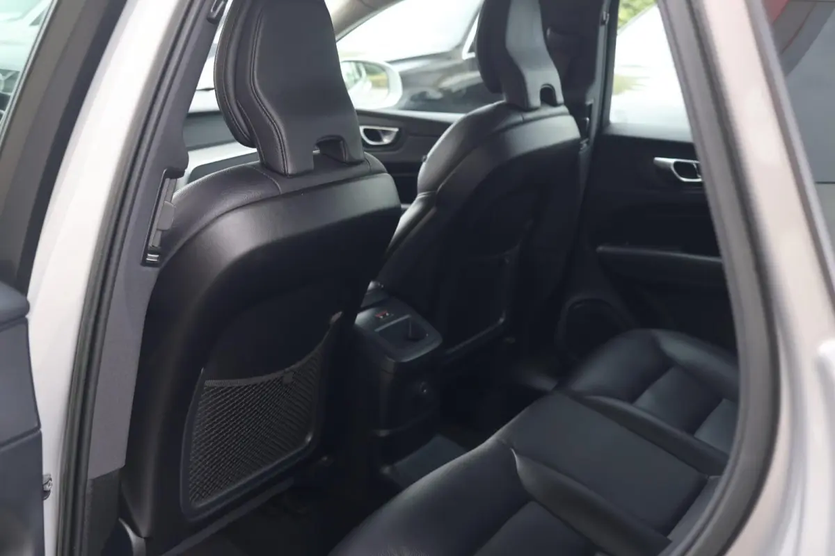 T6 Recharge AWD Ultimate Bright | Stoelverwarming | Trekhaak | Parkeercamera | HUD | Leder | H/K | BLIS | Pilot Assist | keyles