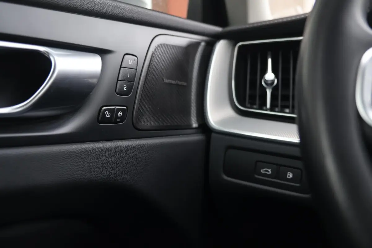 T6 Recharge AWD Ultimate Bright | Stoelverwarming | Trekhaak | Parkeercamera | HUD | Leder | H/K | BLIS | Pilot Assist | keyles