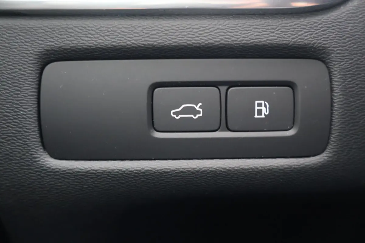 T6 Recharge AWD Ultimate Bright | Stoelverwarming | Trekhaak | Parkeercamera | HUD | Leder | H/K | BLIS | Pilot Assist | keyles
