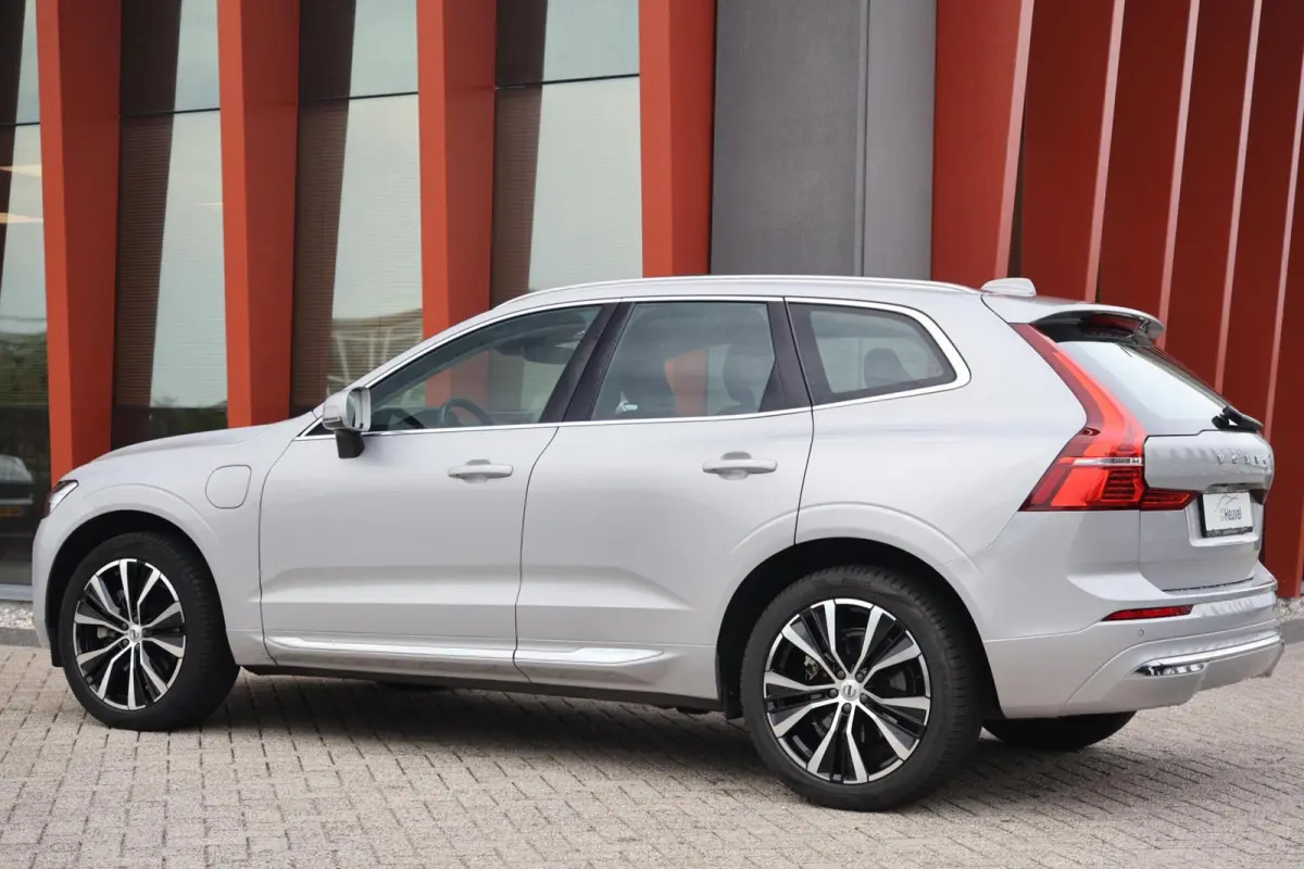 T6 Recharge AWD Ultimate Bright | Stoelverwarming | Trekhaak | Parkeercamera | HUD | Leder | H/K | BLIS | Pilot Assist | keyles