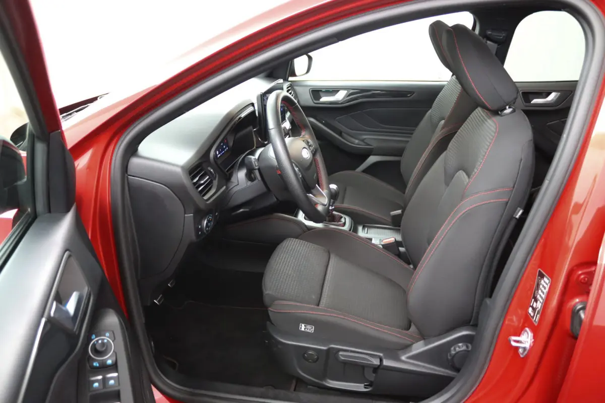1.0 EcoBoost ST Line X Black Edition | Black edition | Panoramadak | AGR Stoel | 18 Inch | B&O Audio | Winterpack | Adaptive Cruise | Camera