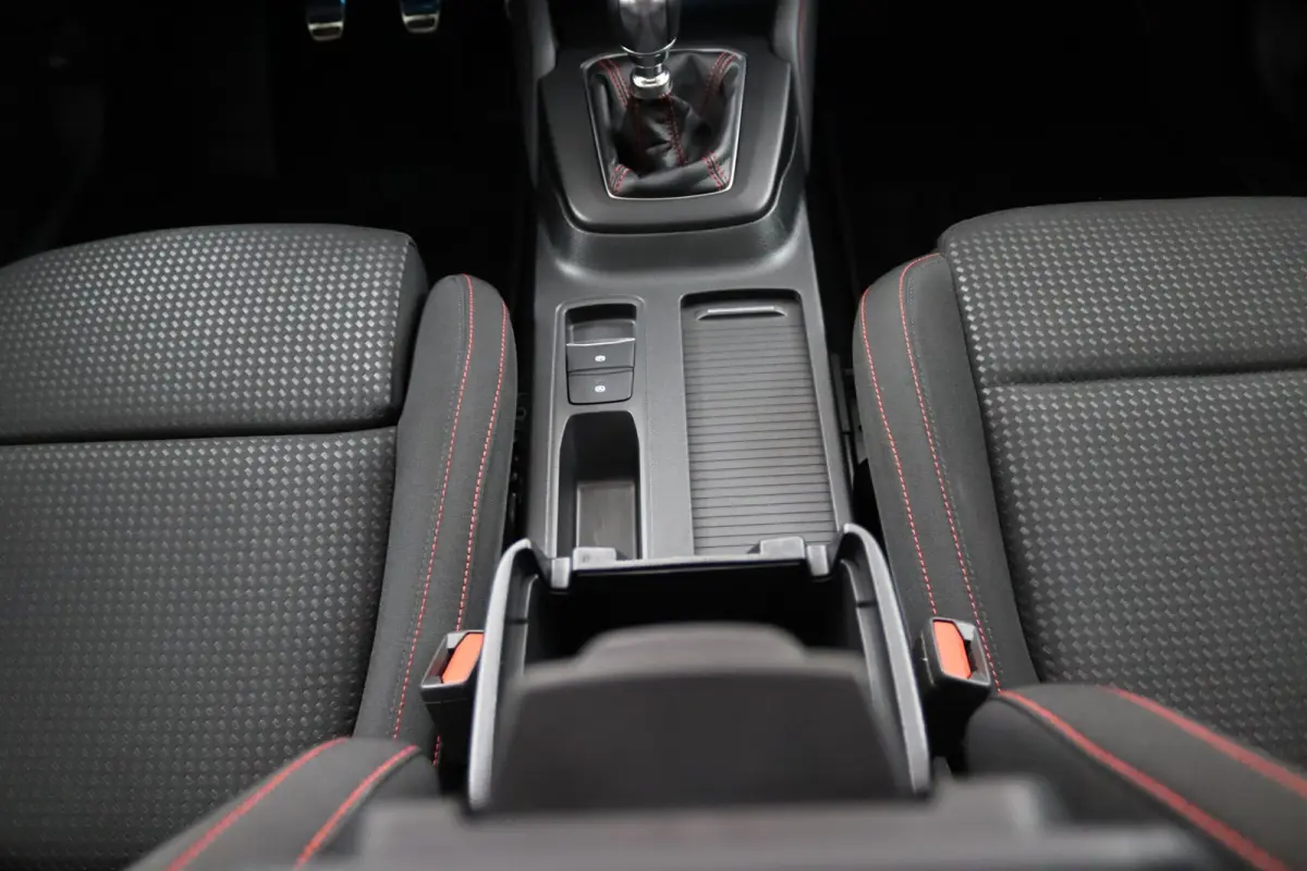 1.0 EcoBoost ST Line X Black Edition | Black edition | Panoramadak | AGR Stoel | 18 Inch | B&O Audio | Winterpack | Adaptive Cruise | Camera
